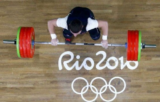 Foto - Genç haltercinin kolu ters döndü