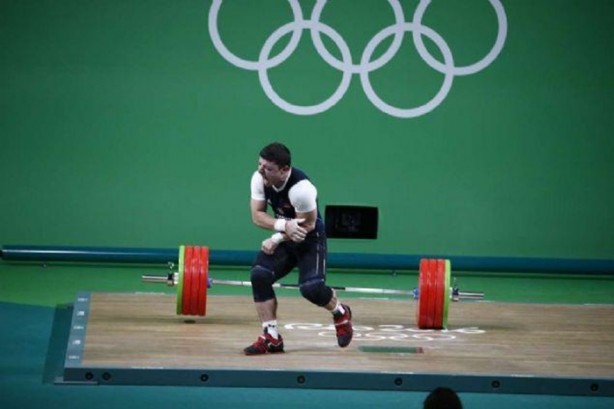 Foto - Genç haltercinin kolu ters döndü