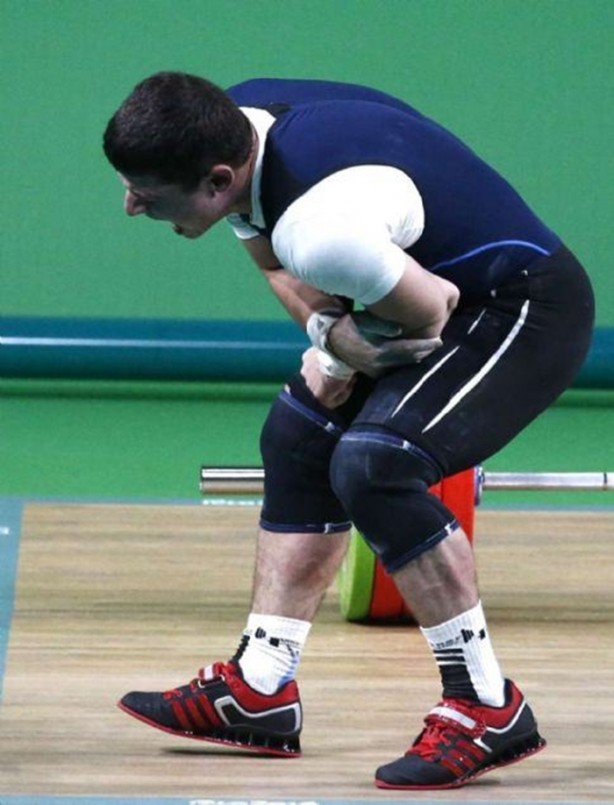 Foto - Genç haltercinin kolu ters döndü