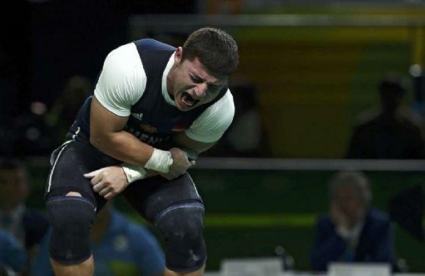 Foto - Genç haltercinin kolu ters döndü