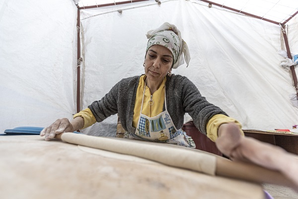 Foto - Genç kadın hayata böyle tutunuyor