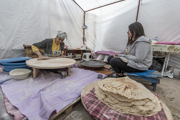 Foto - Genç kadın hayata böyle tutunuyor
