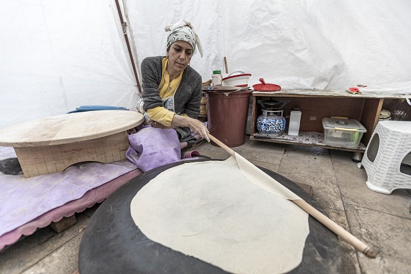 Foto - Genç kadın hayata böyle tutunuyor