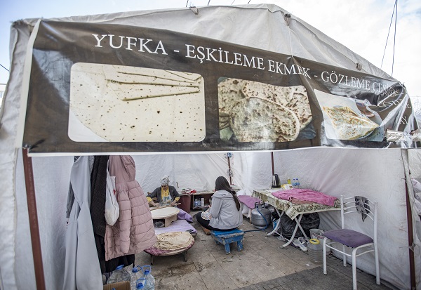 Foto - Genç kadın hayata böyle tutunuyor