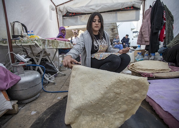 Foto - Genç kadın hayata böyle tutunuyor