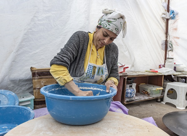 Foto - Genç kadın hayata böyle tutunuyor
