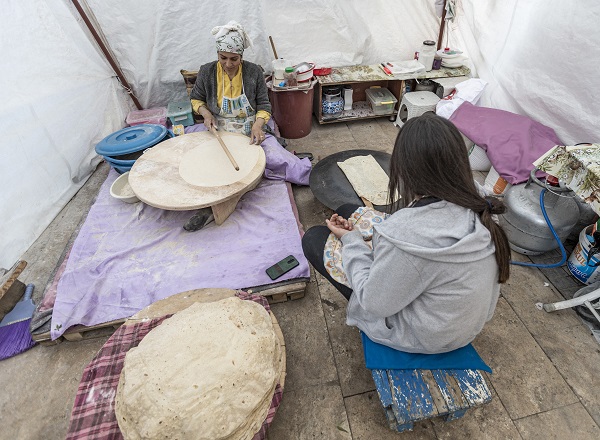 Foto - Genç kadın hayata böyle tutunuyor