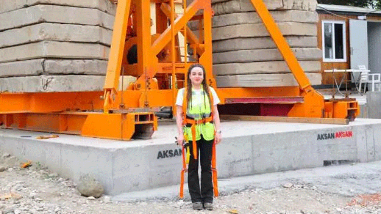 Foto - Genç kadın herkesi şaşırttı: Mesleğini bırakıp vinç operatörü oldu!