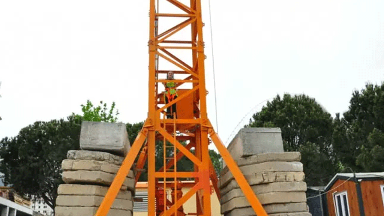 Foto - Genç kadın herkesi şaşırttı: Mesleğini bırakıp vinç operatörü oldu!