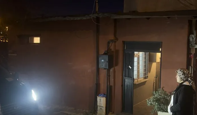 Genç kız evinde ölü bulundu: Başındaki yarıklar dikkat çekti!