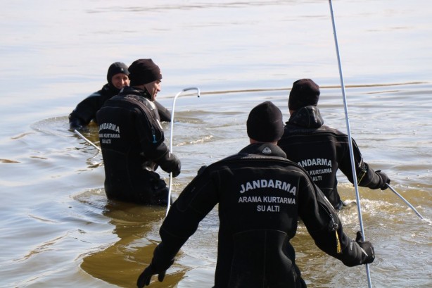 Foto - Genç kız ters kelepçelenerek ensesinden vurulmuştu! Kayıp arkadaşı Kızılırmak'ta aranıyor
