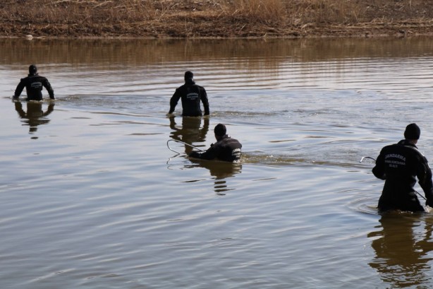 Genç kız ters kelepçelenerek ensesinden vurulmuştu! Kayıp arkadaşı Kızılırmak'ta aranıyor