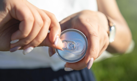 Foto - Gençler deli gibi içiyordu! O içecek insanları sessiz sedasız teker teker öldürüyor