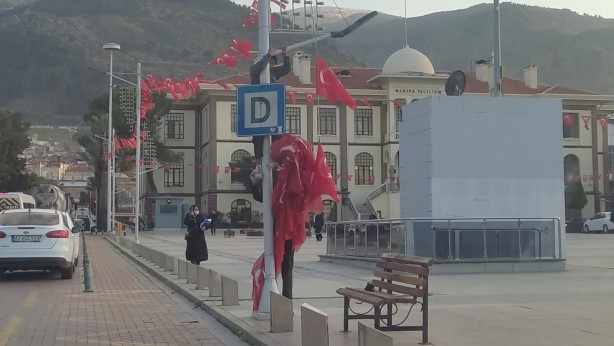 Foto - Çocukların yürekleri ısıtan bayrak hassasiyeti! O anlar böyle kaydedildi