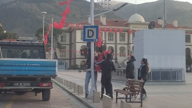 Foto - Çocukların yürekleri ısıtan bayrak hassasiyeti! O anlar böyle kaydedildi