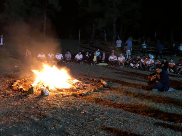 Foto - Gençlerle buluşan Gençlik ve Spor Bakanı, kamp yerini ziyaret etti