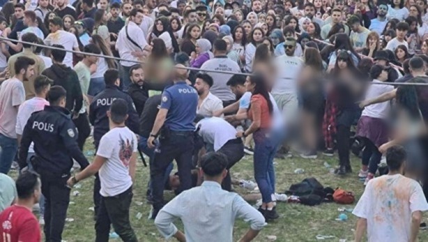 Foto - Gençlik festivali taciz iddiası sonrası karıştı! Tekme ve yumruklar havada uçuştu