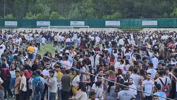 Foto - Gençlik festivali taciz iddiası sonrası karıştı! Tekme ve yumruklar havada uçuştu