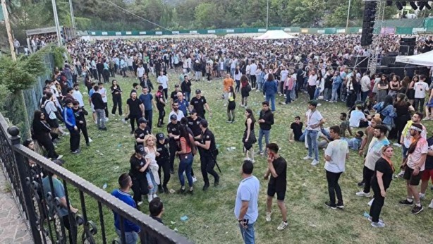 Foto - Gençlik festivali taciz iddiası sonrası karıştı! Tekme ve yumruklar havada uçuştu