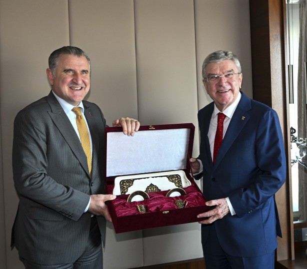 Foto - Gençlik ve Spor Bakanı Osman Aşkın Bak'tan kritik görüşme! Tüm detaylar açıklandı...