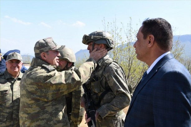 Foto - Genelkurmay Başkanı Akar, Hakkari'de incelemelerde bulundu