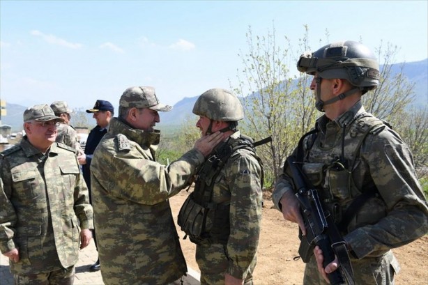 Foto - Genelkurmay Başkanı Akar, Hakkari'de incelemelerde bulundu