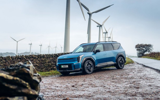 Foto - Geniş ailelere müjde! Kia EV9 Türkiye’ye ezberleri bozmaya geldi! Otomobilin göz alıcı tasarımı ise bir Türk’e ait! Bu devasa aracın fiyatı ne kadar?
