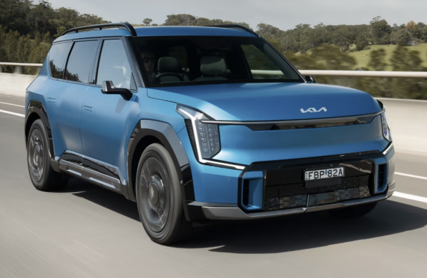 Foto - Geniş ailelere müjde! Kia EV9 Türkiye’ye ezberleri bozmaya geldi! Otomobilin göz alıcı tasarımı ise bir Türk’e ait! Bu devasa aracın fiyatı ne kadar?