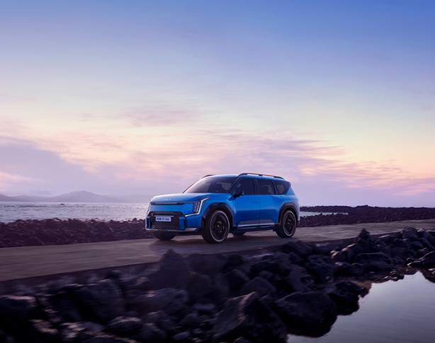 Foto - Geniş ailelere müjde! Kia EV9 Türkiye’ye ezberleri bozmaya geldi! Otomobilin göz alıcı tasarımı ise bir Türk’e ait! Bu devasa aracın fiyatı ne kadar?