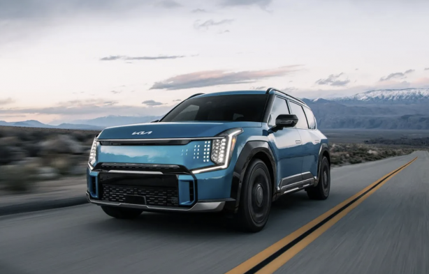 Foto - Geniş ailelere müjde! Kia EV9 Türkiye’ye ezberleri bozmaya geldi! Otomobilin göz alıcı tasarımı ise bir Türk’e ait! Bu devasa aracın fiyatı ne kadar?