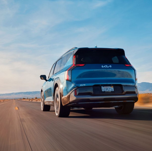 Foto - Geniş ailelere müjde! Kia EV9 Türkiye’ye ezberleri bozmaya geldi! Otomobilin göz alıcı tasarımı ise bir Türk’e ait! Bu devasa aracın fiyatı ne kadar?