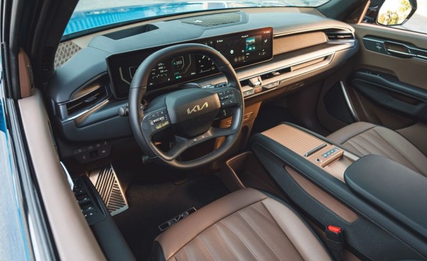 Foto - Geniş ailelere müjde! Kia EV9 Türkiye’ye ezberleri bozmaya geldi! Otomobilin göz alıcı tasarımı ise bir Türk’e ait! Bu devasa aracın fiyatı ne kadar?