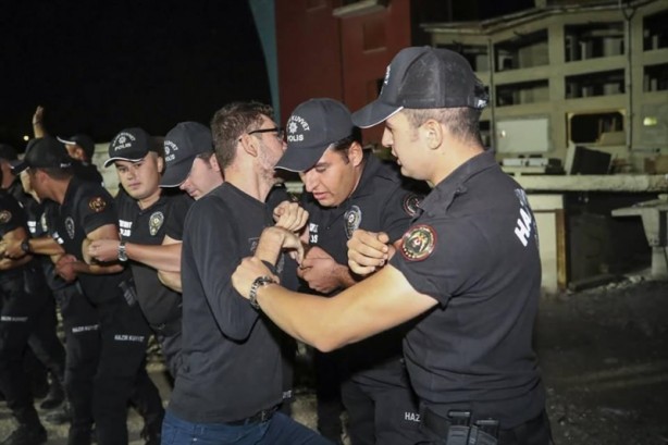 Foto - Gerçeği aratmayan 17 Ağustos depremi tatbikatı!