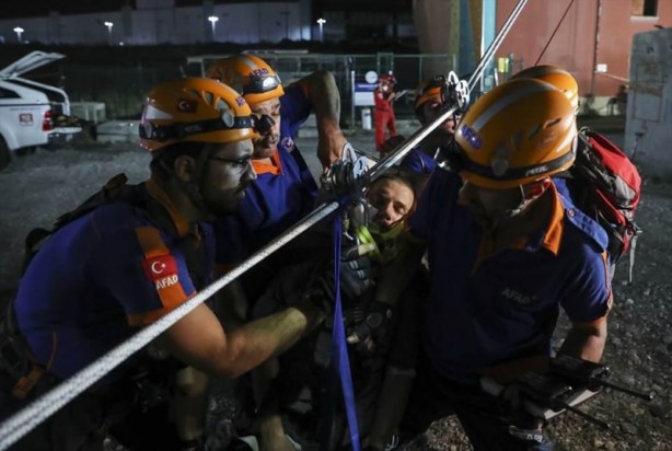 Foto - Gerçeği aratmayan 17 Ağustos depremi tatbikatı!