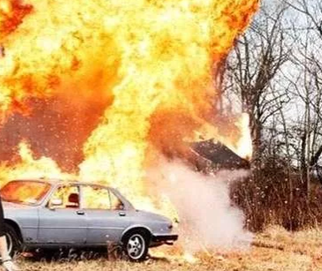 Foto - Gerçeği şaşırttı! Akaryakıt istasyonunda bunu yapmayın