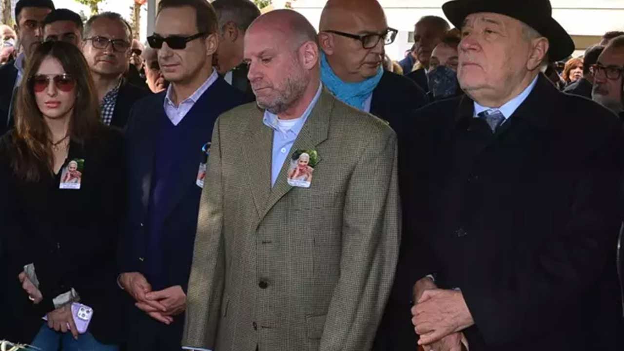 Foto - Gerçeği süründürüyor sahtesi ölüme sebep oluyor! Ünlü iş insanı içki içip öldü