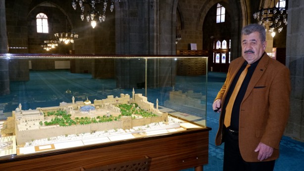 Foto - Gerçeğine yakın olsun diye bakın ne yapmış! Türk sanatçıdan müthiş Mescid-i Aksa eseri