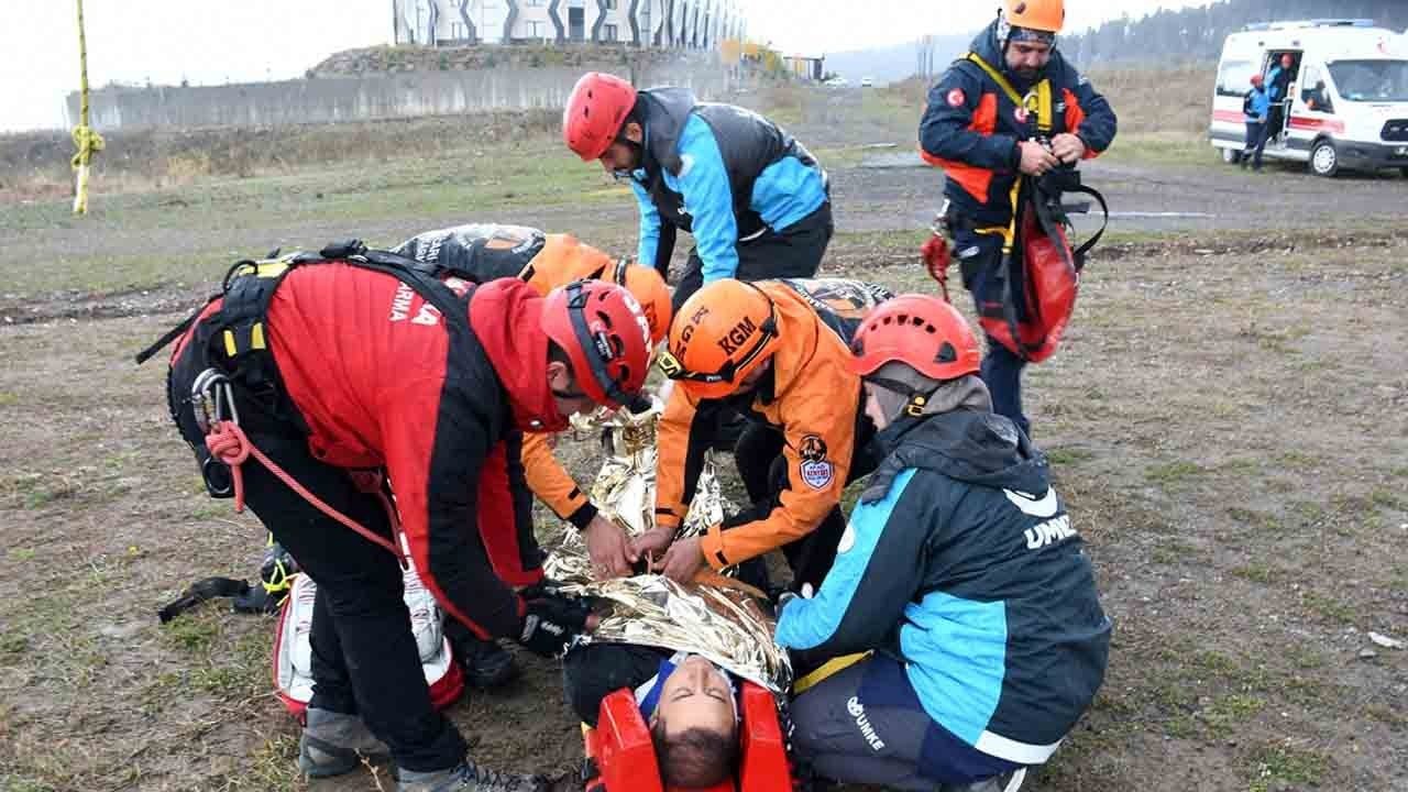 Foto - Gerçeğini aratmadı! Sağanak altında dev kurtarma operasyonu