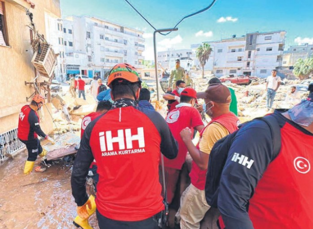 Foto - Gerçek dost kara günde belli olur! Sel felaketi yaşayan Libya’nın yardımına koşan ilk ülke olduk