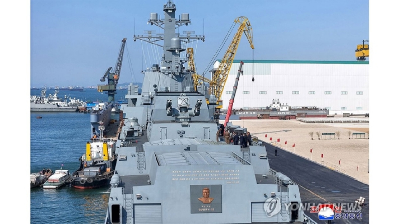 Foto - Gerçekten akıl alır gibi değil! 5 bin tonluk yerli üretim savaş gemisi, denize indirme töreninde herkesin gözü önünde düştü