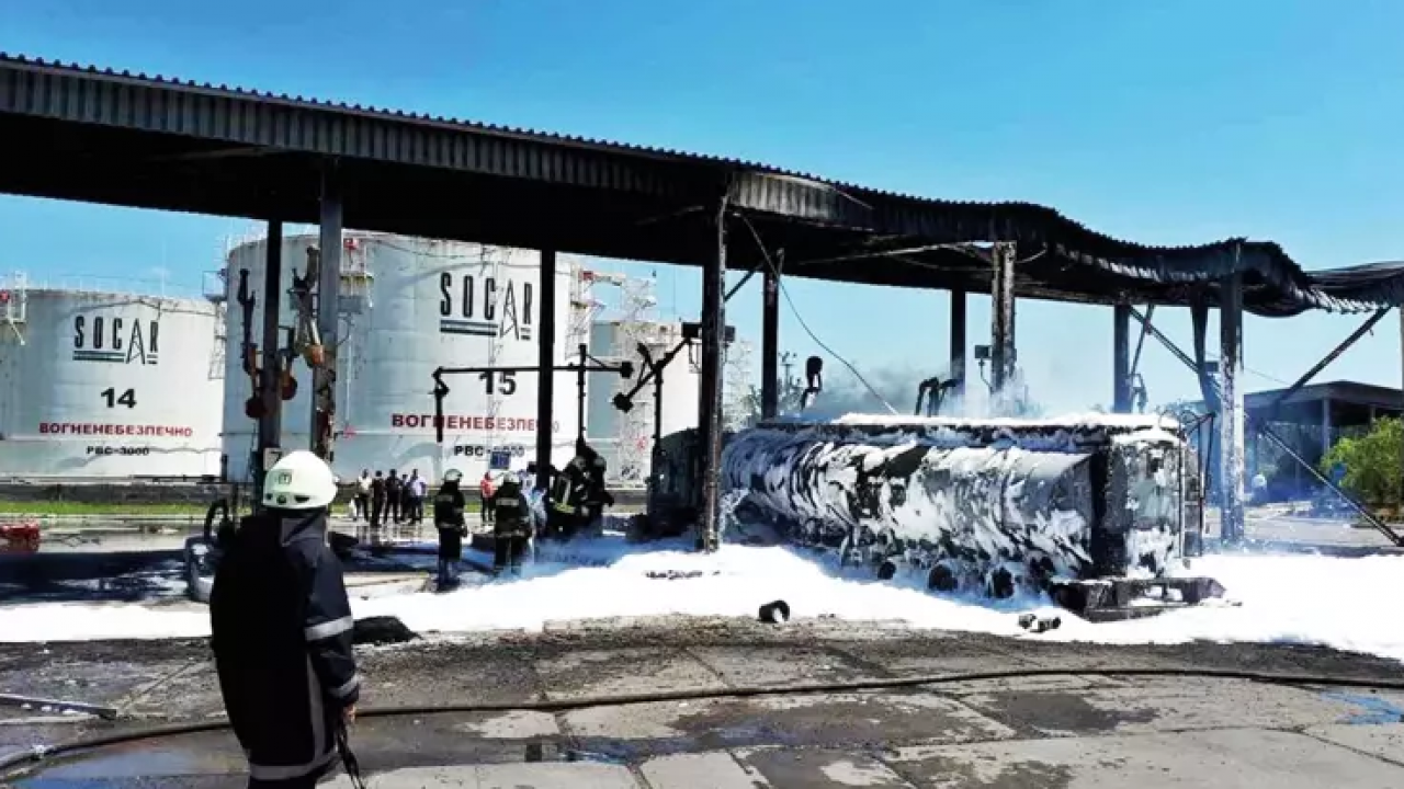 Foto - Daha birkaç ay önceye kadar 'dostumuz' diyorlardı! Azerbaycan'ın petrol tesisini vurdular