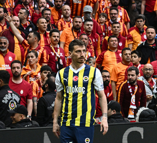 Gerçekten yazıklar olsun! Bi sus be adam! Bırak tribünlere oynamayı artık…