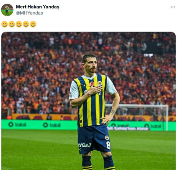 Foto - Gerçekten yazıklar olsun! Bi sus be adam! Bırak tribünlere oynamayı artık…