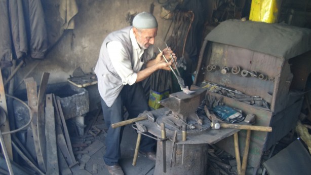 Foto - Gercüş'te teknolojiye direnen demircilik mesleğini sürdürüyor
