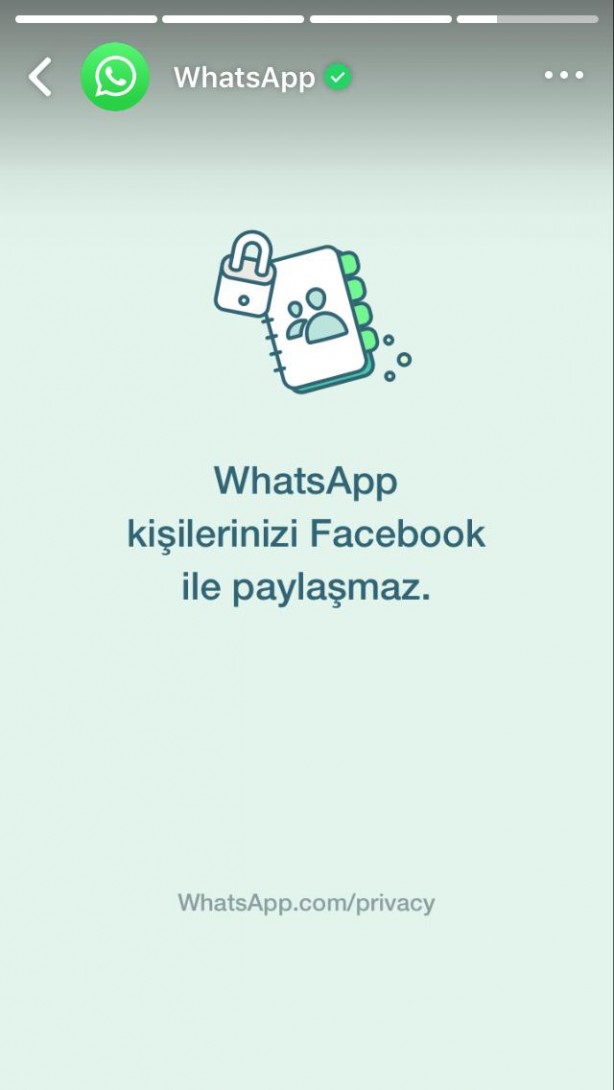 Foto - ‘WhatsApp kişilerinizi Facebook ile paylaşmaz’ yazıları bulunuyor.