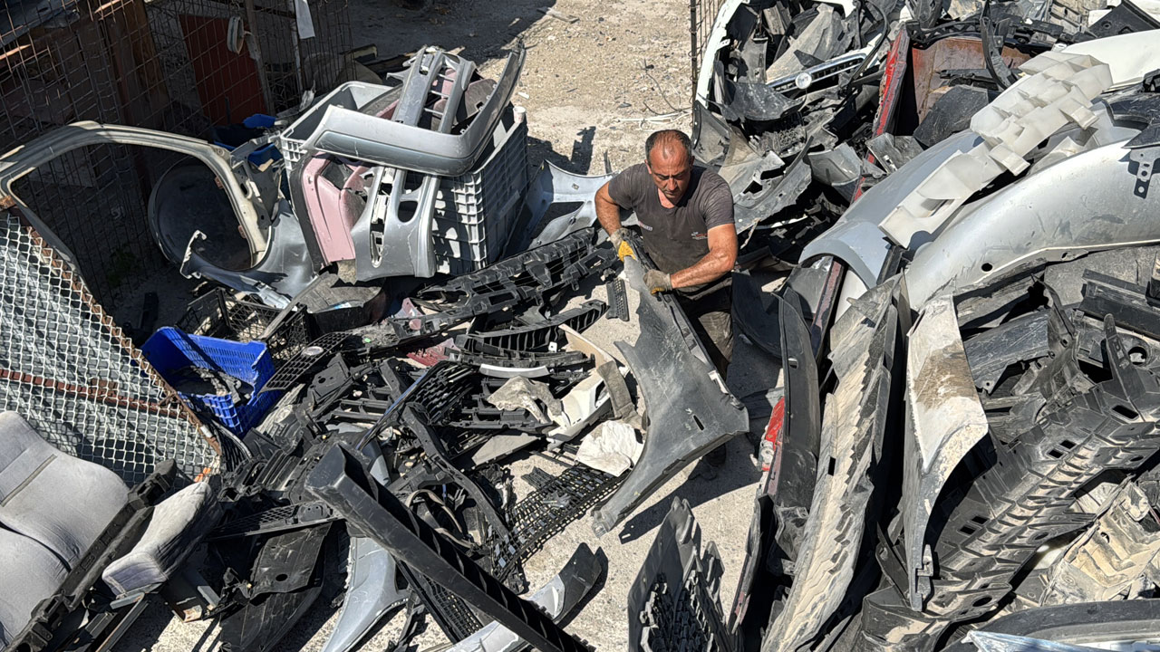 Foto - Geri dönüşümün böylesi! Hurda araçların tamponlarından bu da olur mu demeyin