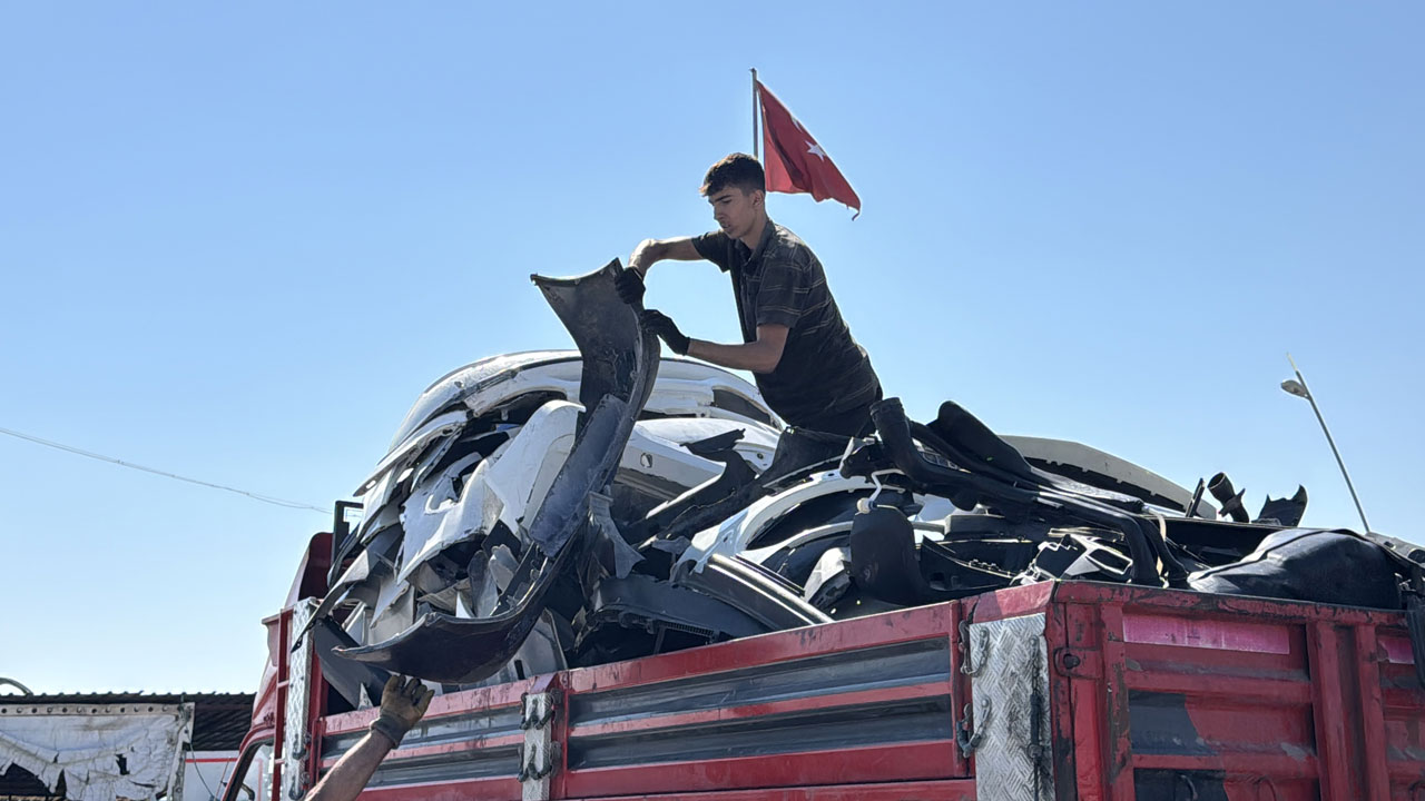 Foto - Geri dönüşümün böylesi! Hurda araçların tamponlarından bu da olur mu demeyin