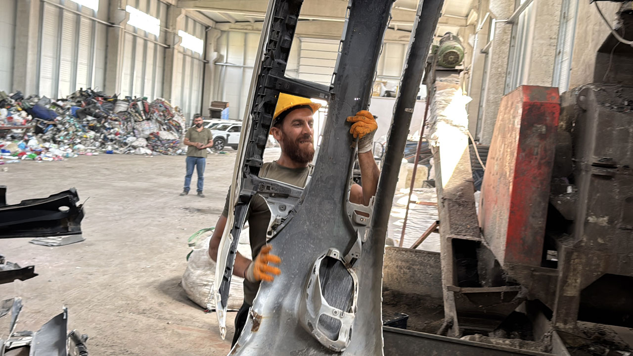 Foto - Geri dönüşümün böylesi! Hurda araçların tamponlarından bu da olur mu demeyin