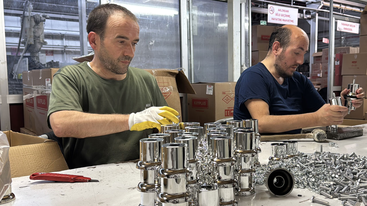 Foto - Geri dönüşümün böylesi! Hurda araçların tamponlarından bu da olur mu demeyin