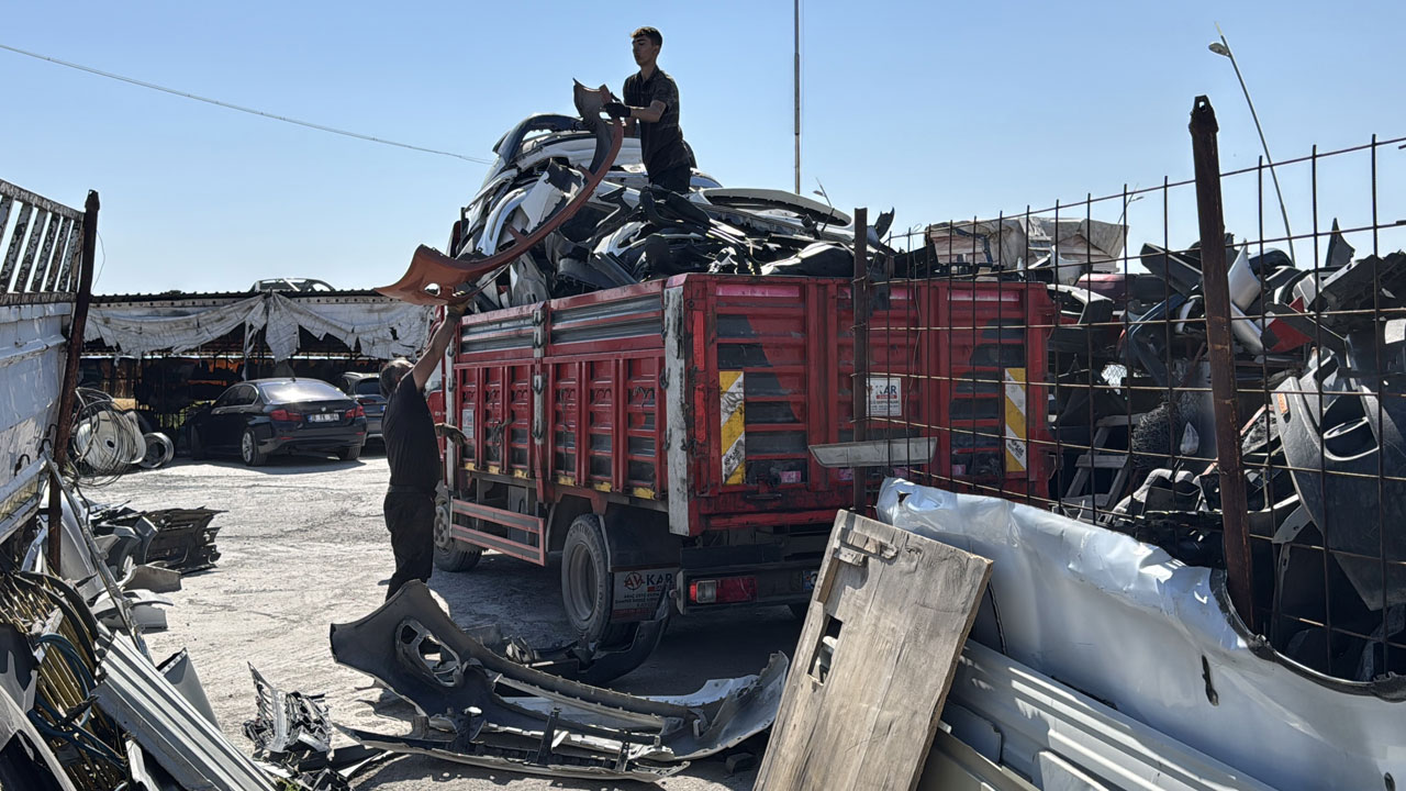 Foto - Geri dönüşümün böylesi! Hurda araçların tamponlarından bu da olur mu demeyin